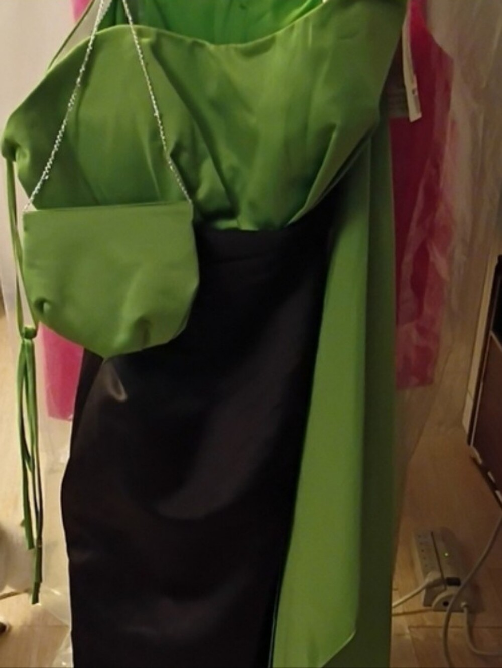 One-Shoulder Green and Black Evening Gown - Picture 3 of 7